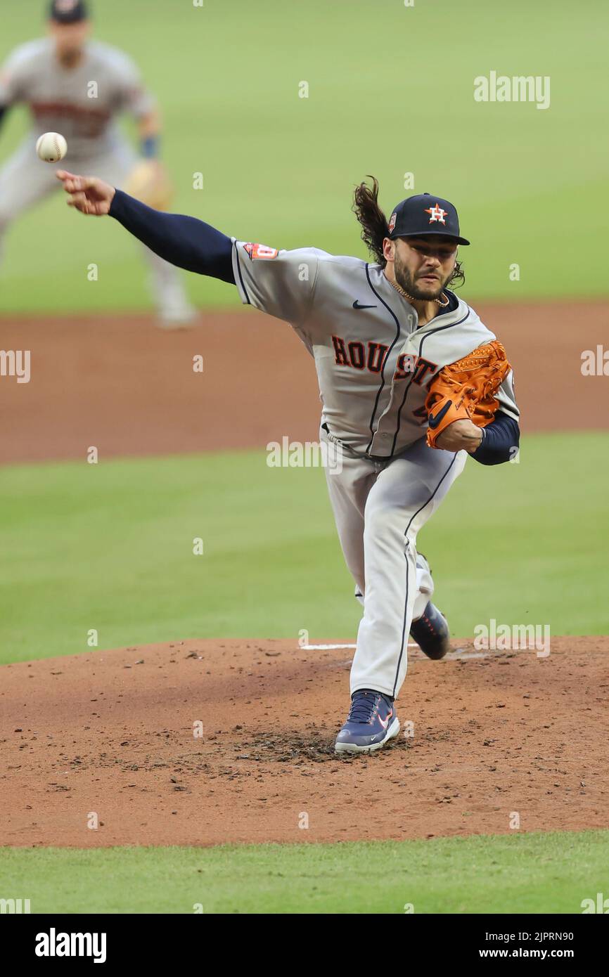 Atlanta, Georgia. USA; Houston Astros iniziale lanciatore Lance McCullers Jr. (43), nella sua seconda apparizione dal ritorno e infortunio, consegna un pitc Foto Stock