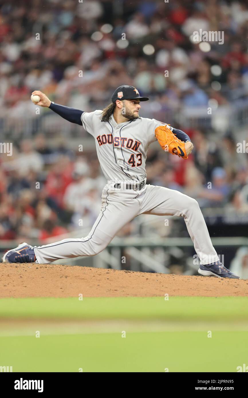 Atlanta, Georgia. USA; Houston Astros iniziale lanciatore Lance McCullers Jr. (43), nella sua seconda apparizione dal ritorno e infortunio, consegna un pitc Foto Stock
