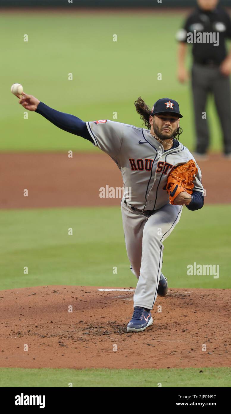 Atlanta, Georgia. USA; Houston Astros iniziale lanciatore Lance McCullers Jr. (43), nella sua seconda apparizione dal ritorno e infortunio, consegna un pitc Foto Stock