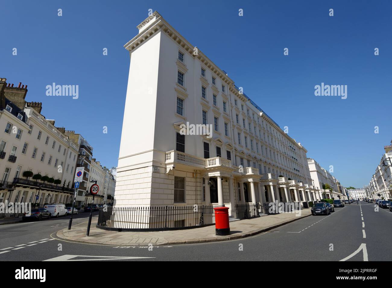 Terrazzate residenze a stucco di lusso, Eaton Place, Belgravia, West London, Regno Unito Foto Stock