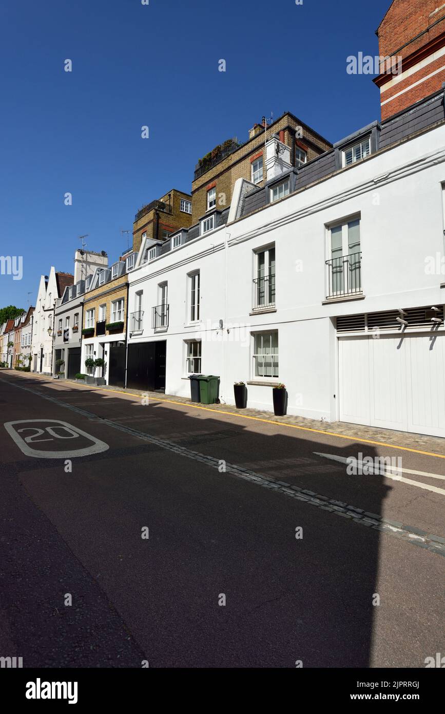 Ville residenziali a schiera di lusso, Clabon Mews, Knightsbridge, West London, Regno Unito Foto Stock