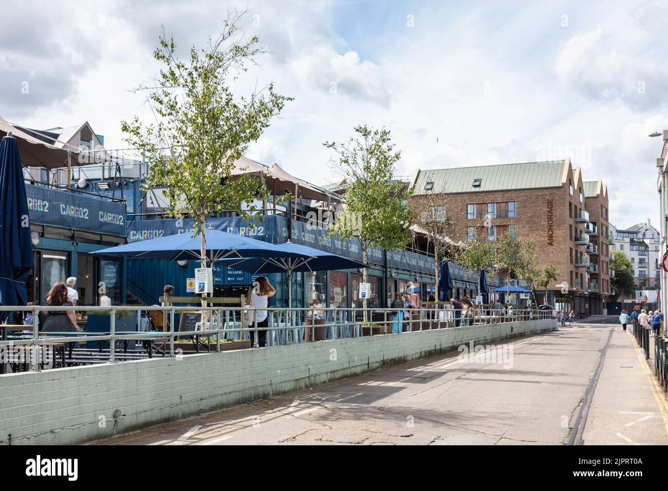 Wapping Wharf temporaneamente contenitori di spedizione pieno di rivenditori indipendenti, Bristol harborside, City of Bristol, UK Foto Stock