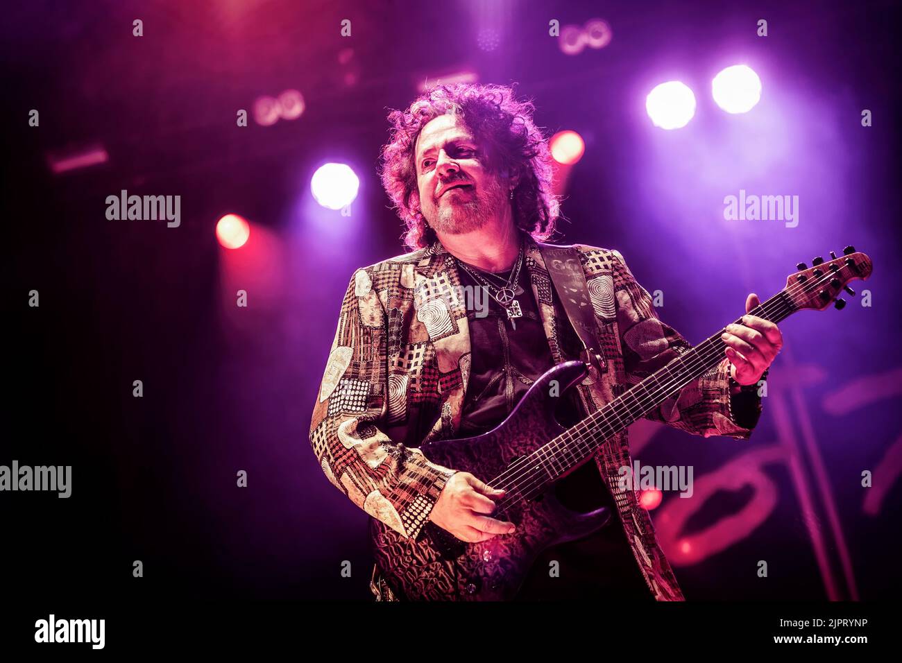 Oslo, Norvegia. 18th, agosto 2022. La rock band americana Toto ha tenuto un concerto dal vivo alla Vulkan Arena di Oslo. Qui il chitarrista Steve Lukather è visto dal vivo sul palco. (Photo credit: Gonzales Photo - Terje Dokken). Foto Stock