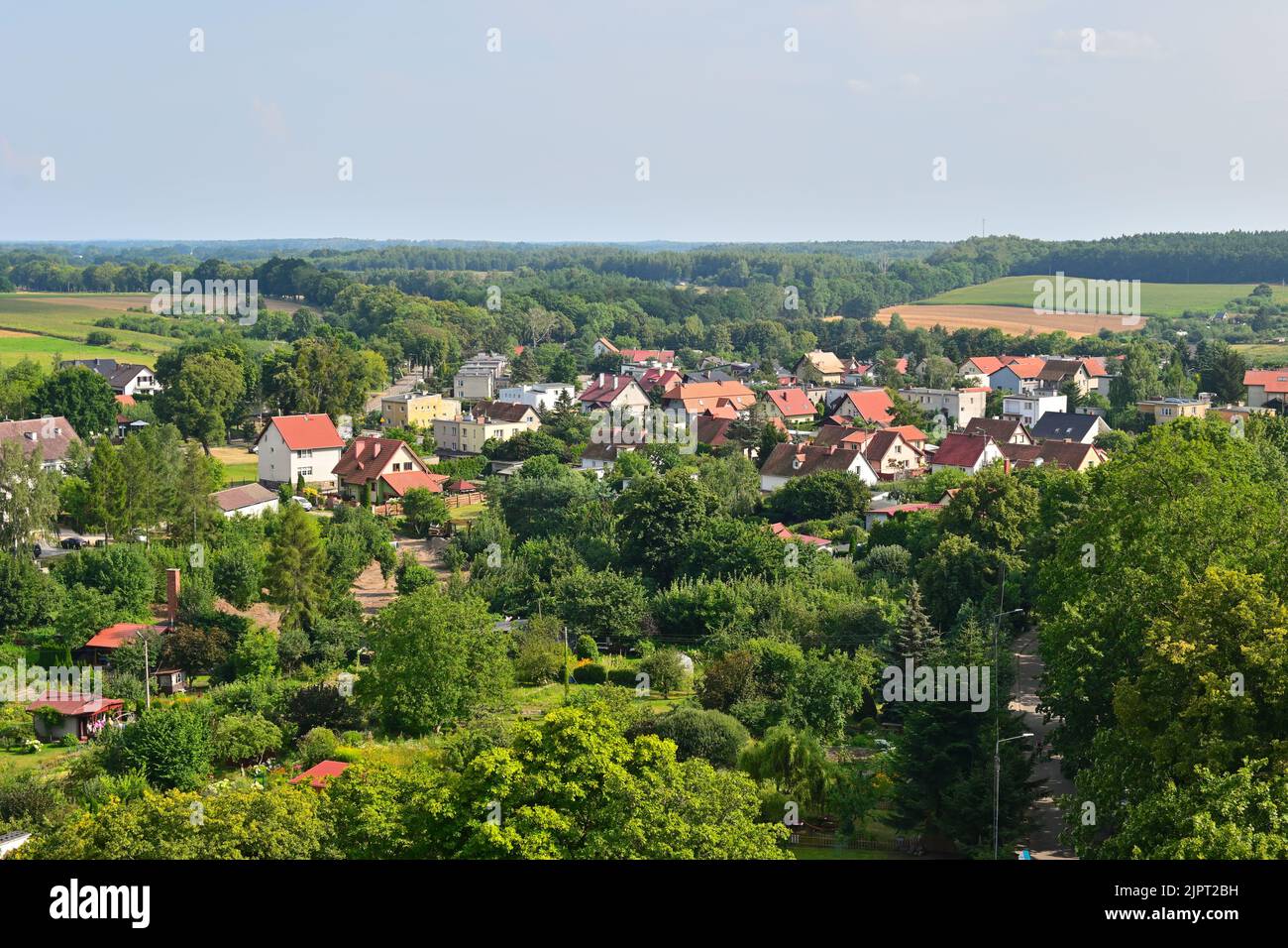 Panorama della città di Frombork visto dalla torre del complesso della Cattedrale Foto Stock