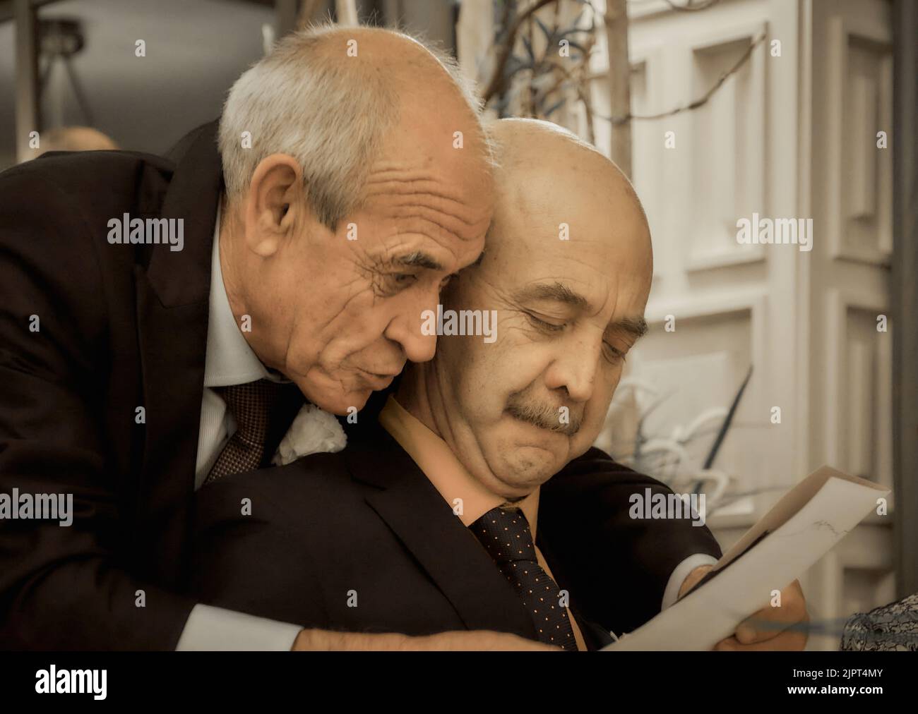 Due uomini anziani in abiti e cravatte Foto Stock