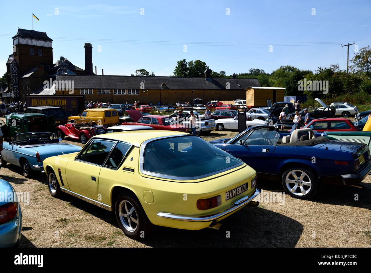 Classic Car meeting nel mese di agosto Hook Norton Brewery Oxfordshire Inghilterra regno unito 2022 Foto Stock