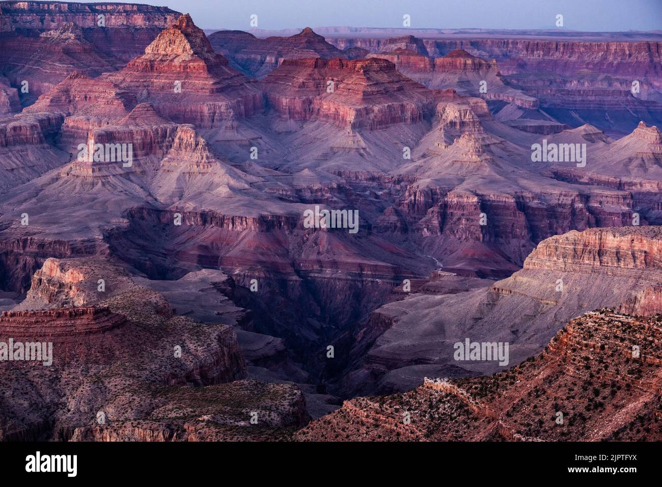 Luce serale soffusa sopra l'interno del Grand Canyon da Grandview Point Foto Stock