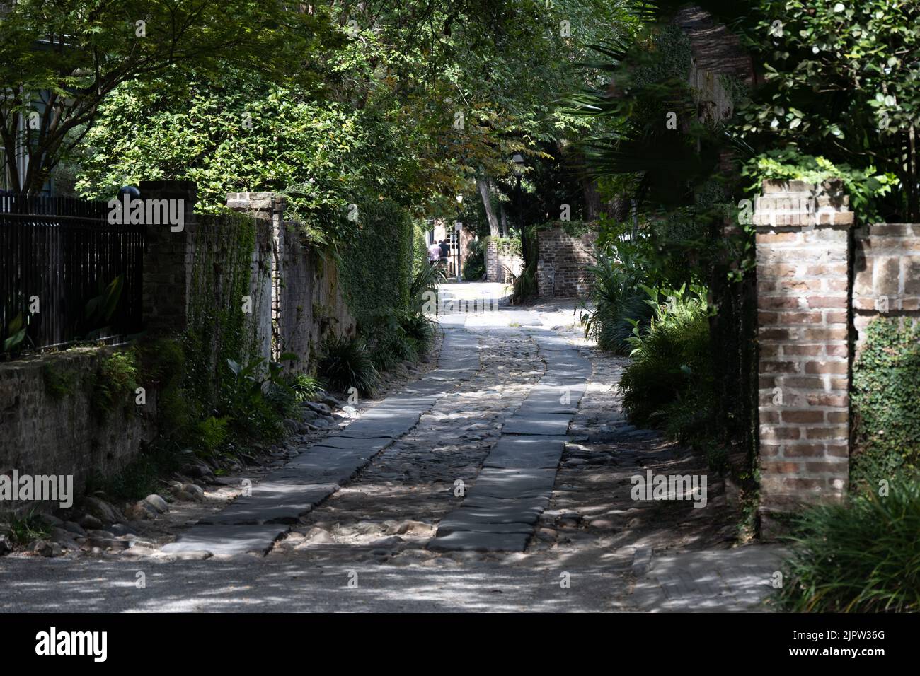 Longitude Lane a Charleston, South Carolina, ha lastricato di pietre di zavorra provenienti dall'Europa Foto Stock