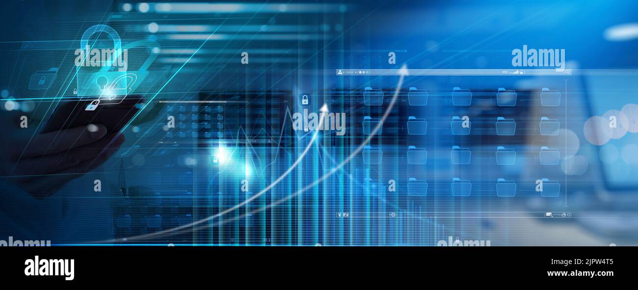 Sicurezza informatica e protezione dei dati informazioni privacy tecnologia internet concept.businessman che lavora su smartphone computer portatile mostra lucchetto Foto Stock