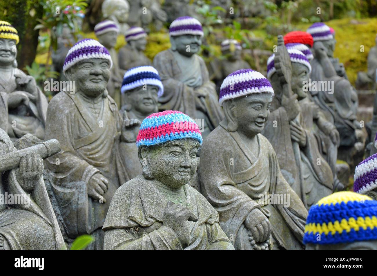 Daisho-in è un tempio buddista situato sul Monte Misen, sull'isola di Miyajima, in Giappone. Qui si possono ammirare centinaia di statue buddiste. Foto Stock