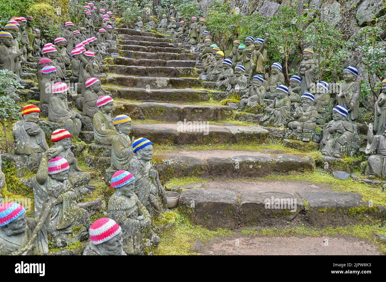 Daisho-in è un tempio buddista situato sul Monte Misen, sull'isola di Miyajima, in Giappone. Qui si possono ammirare centinaia di statue buddiste. Foto Stock