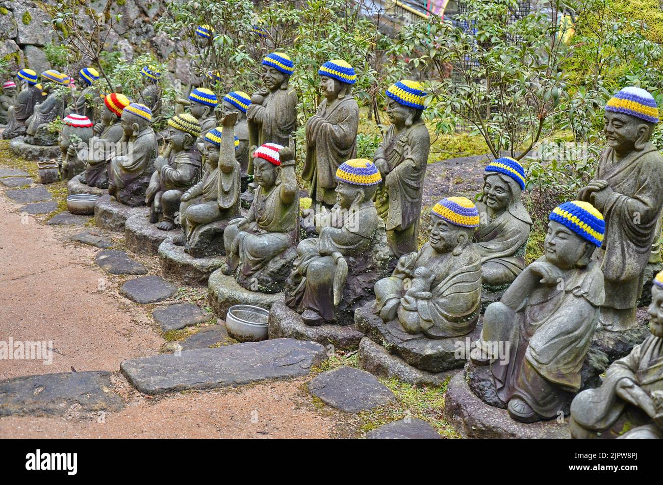 Daisho-in è un tempio buddista situato sul Monte Misen, sull'isola di Miyajima, in Giappone. Qui si possono ammirare centinaia di statue buddiste. Foto Stock