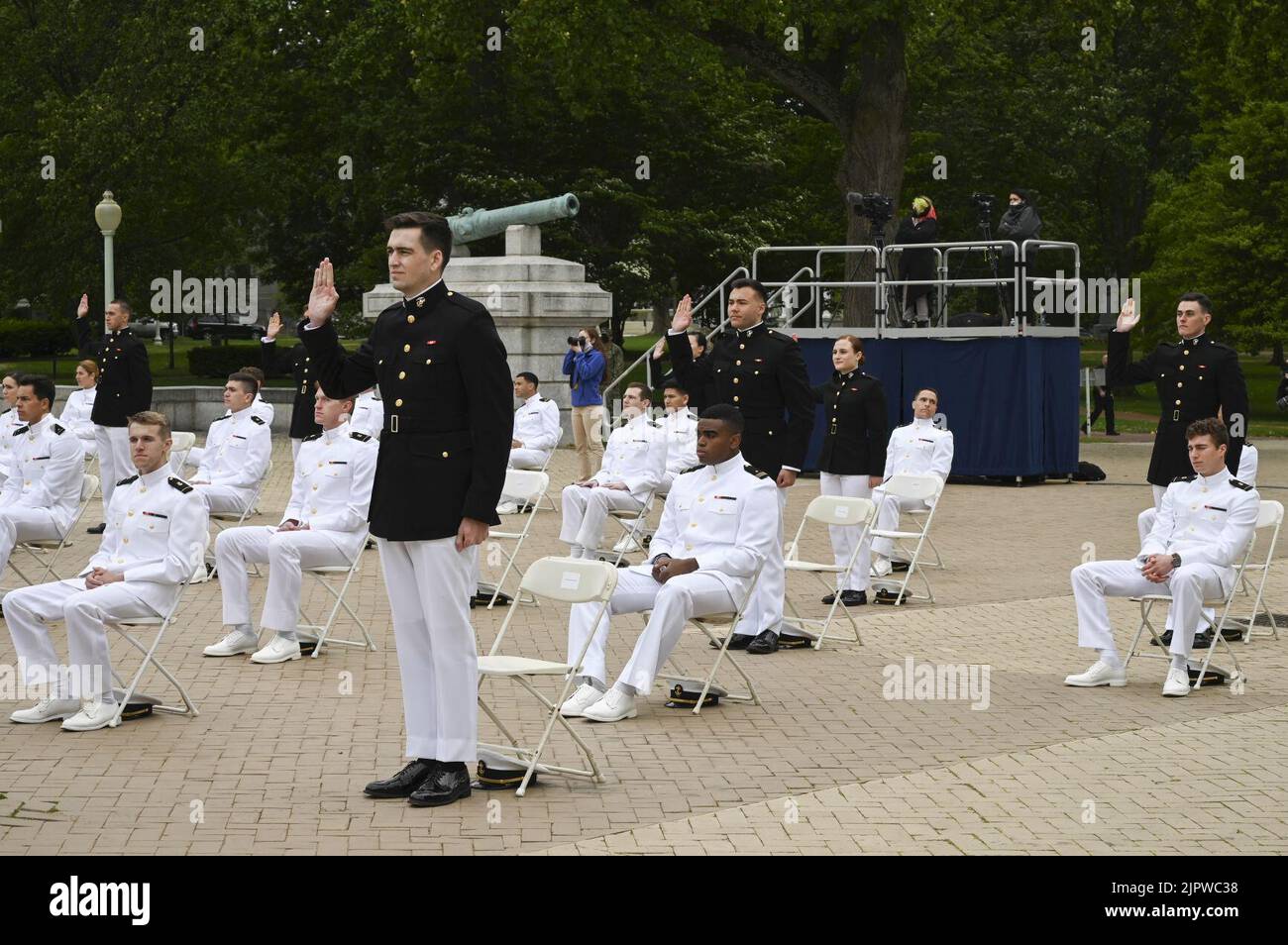 La United States Naval Academy detiene il quinto evento di giuramento per la Classe di 2020 (49924123967) Foto Stock