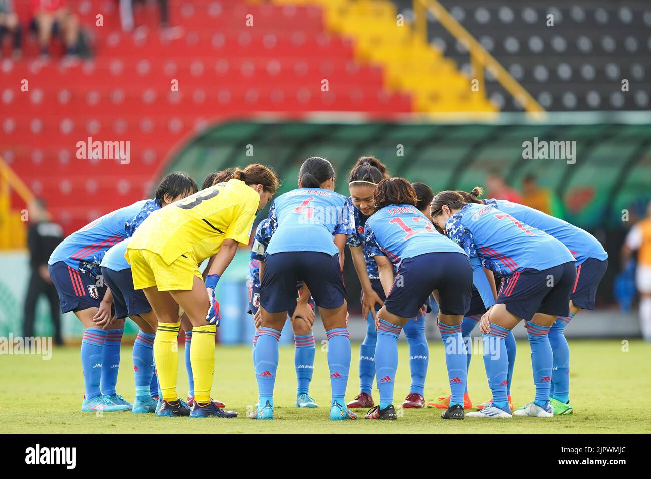 Alajuela, Costa Rica. 17th ago, 2022. Alajuela, Costa Rica, 17th 2022 agosto: Teamhuddle Giappone durante la partita di calcio della Coppa del mondo di donne FIFA U20 Costa Rica 2022 tra Stati Uniti e Giappone a Morera Soto ad Alajuela, Costa Rica. (Daniela Porcelli/SPP) Credit: SPP Sport Press Photo. /Alamy Live News Foto Stock