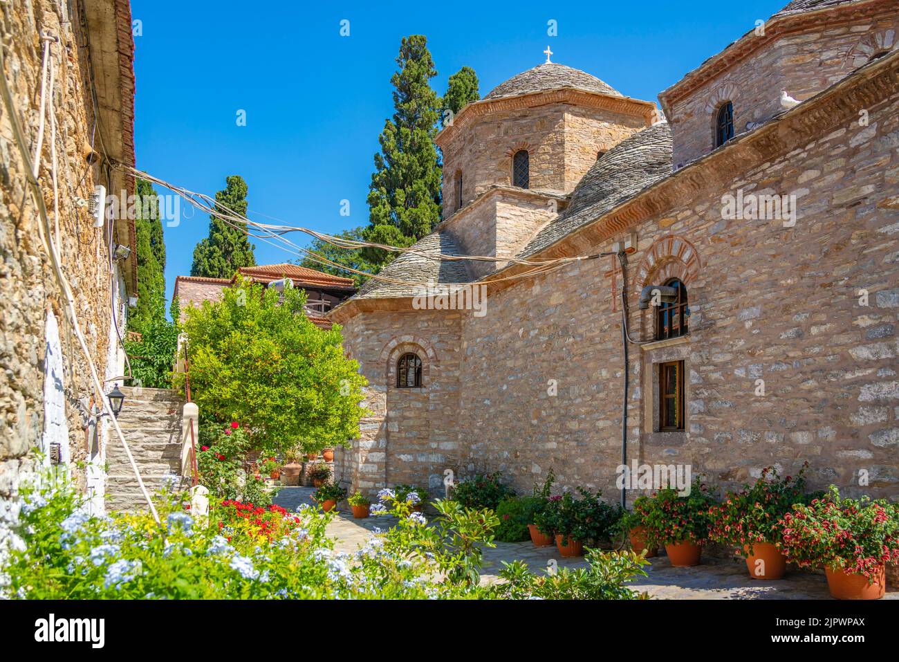 Vista del Monastero di Moni Evaggelistrias, dell'isola di Skiathos, delle isole Sporadi, delle isole greche, della Grecia, Europa Foto Stock