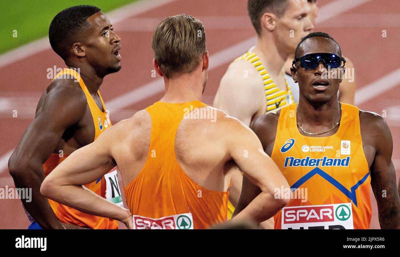 MONACO - Liemarvin Bonevacia (r), Jochem Dobber (m) e Isayah Boers in azione durante la staffetta finale 4x400 metri nella decima giornata del Campionato Multi-europeo. La città tedesca di Monaco ospiterà nel 2022 un campionato europeo combinato di vari sport. ANP IRIS VAN DEN BROEK Foto Stock