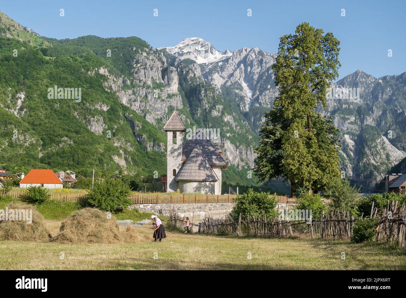 Scenario rurale dal villaggio albanese Theth Foto Stock