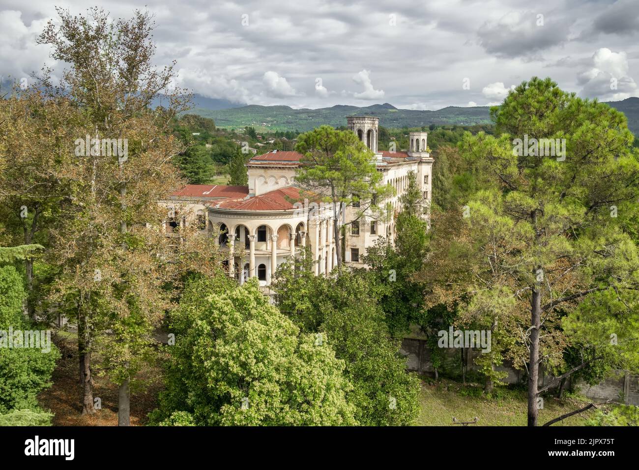 Abbandonato complesso termale sovietico vicino alla città di Kutaisi, Georgia Foto Stock
