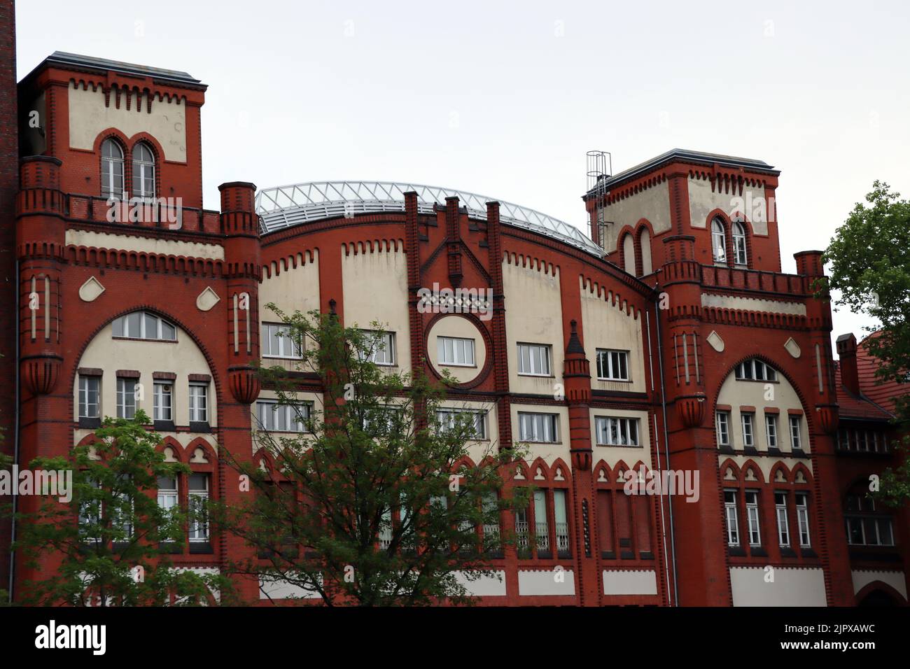 historiische Schaufassade im Stil der märkischen Backsteingotik des mit Erdgas betriebenen Heizkraftwerks Charlottenburg, Deutschland, Berlino Foto Stock