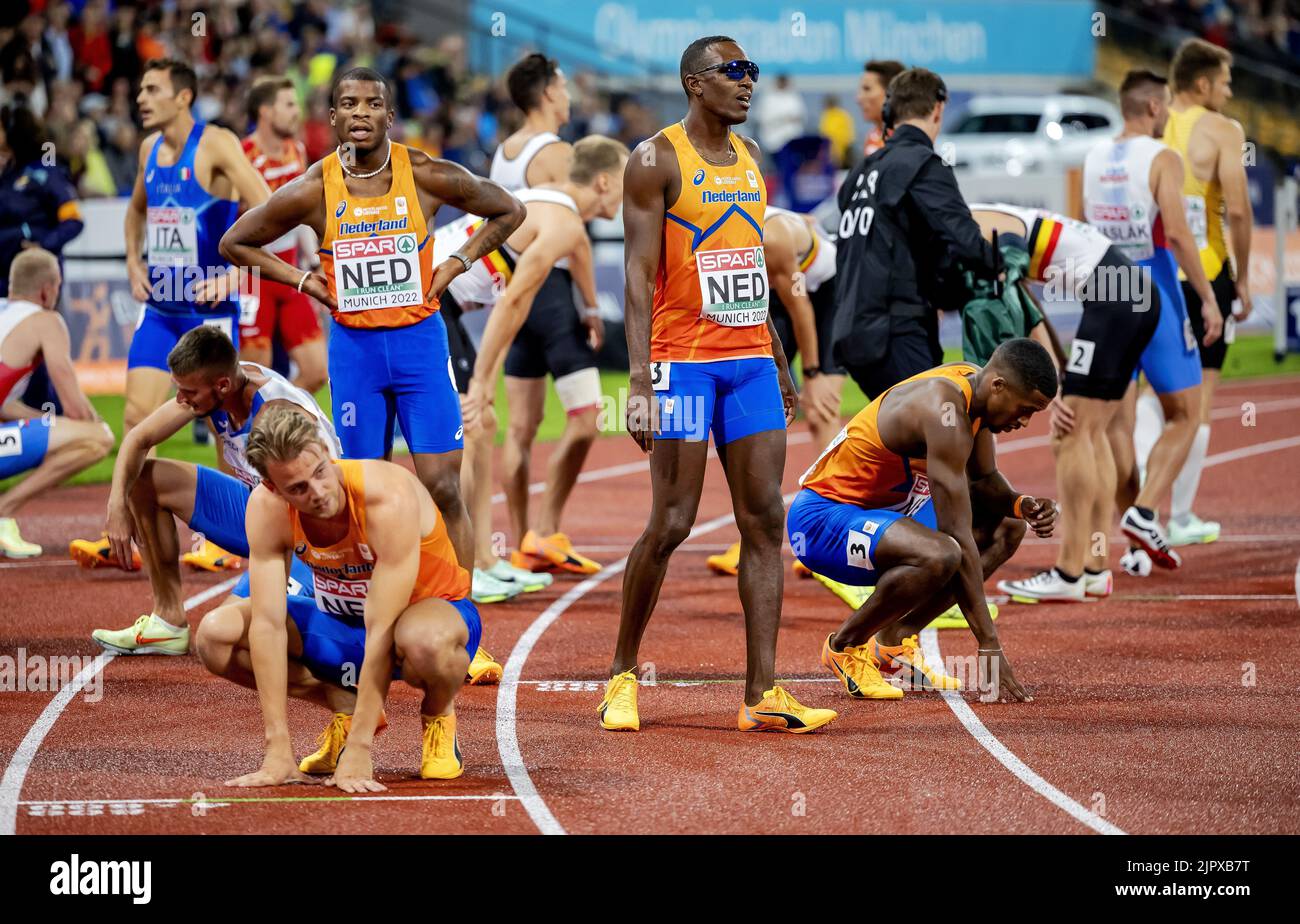 MUNCHEN - Jochem Dobber, Ramsey Angela, Liemarvin Bonevacia e Isayah Boers in azione durante la staffetta finale 4x400 metri nella decima giornata del Campionato Multi-europeo. La città tedesca di Monaco ospiterà un campionato europeo combinato di vari sport nel 2022. Della staffetta finale 4x400 metri nella decima giornata del Campionato Multi-europeo. La città tedesca di Monaco ospiterà nel 2022 un campionato europeo combinato di vari sport. ANP ROBIN VAN LONKHUIJSEN Foto Stock
