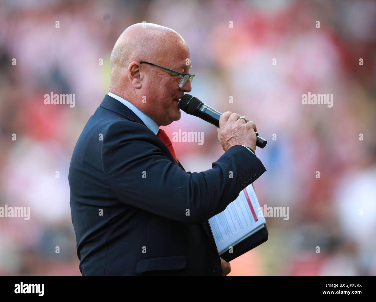 Sheffield, Regno Unito. 20th ago, 2022. Annuncio dello stadio Gary Sinclair durante la partita del campionato Sky Bet a Bramall Lane, Sheffield. Il credito per le immagini dovrebbe essere: Simon Bellis/Sportimage Credit: Sportimage/Alamy Live News Foto Stock