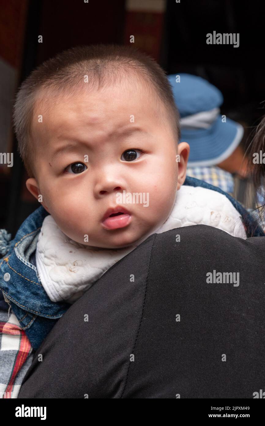 Bambino cinese Chubby a Wenzhou, Cina Foto Stock