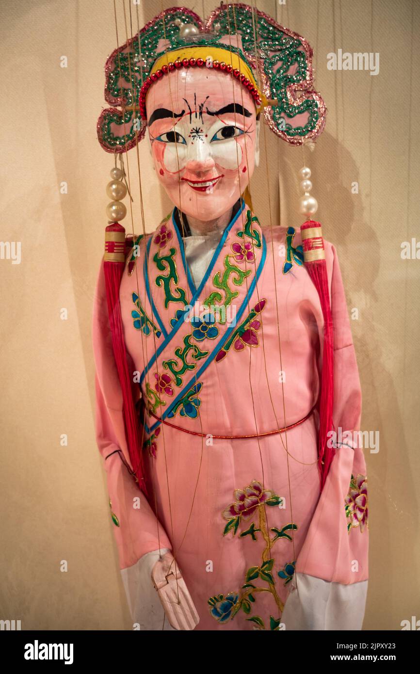 Le marionette e l'arte cinesi sono in gran parte ispirate dalla cultura e dalla storia Foto Stock