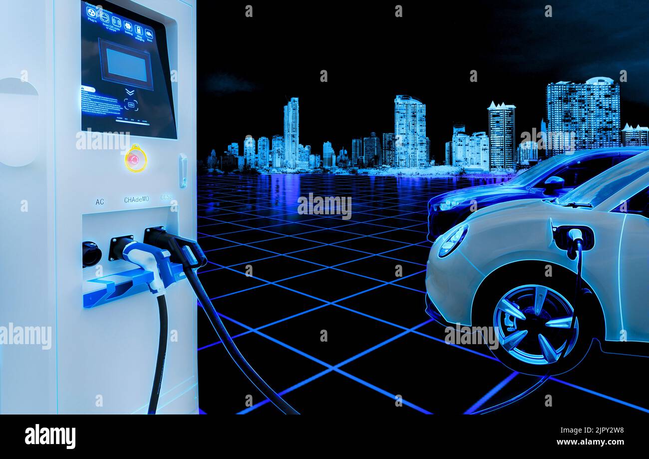 Stazione di ricarica per auto elettriche ed EV con sfondo urbano in un concetto di veicolo futuristico. Veicolo elettrico nella città intelligente di notte. Car. EV Foto Stock