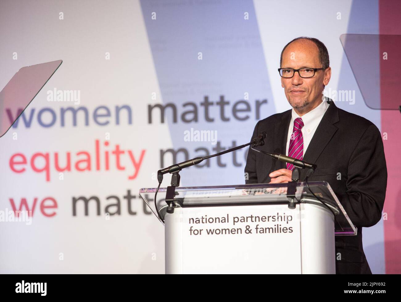 Thomas Perez si rivolge al National Partnership for Women & Families Annual Luncheon, 2015 Foto Stock