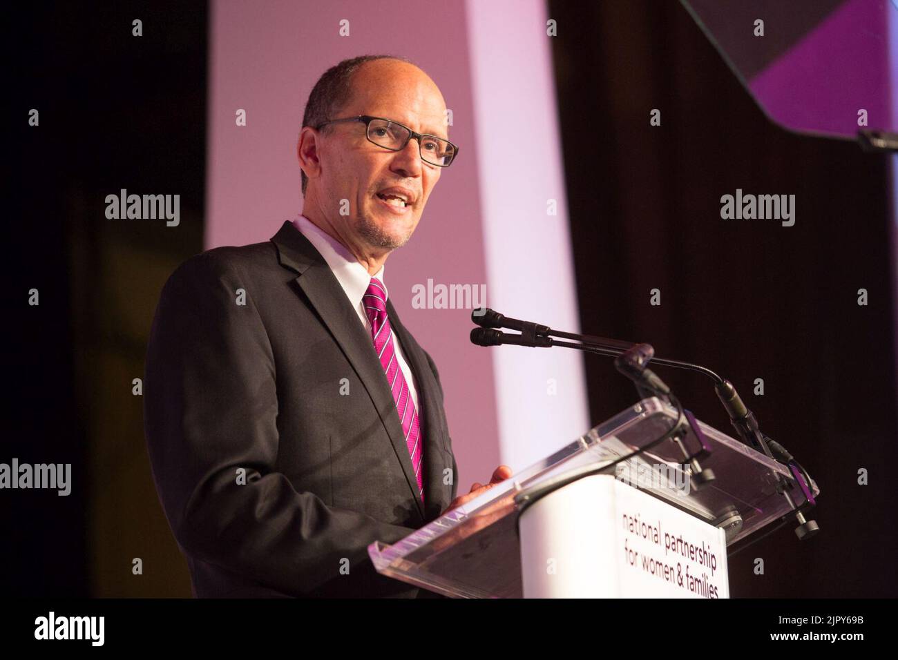 Thomas Perez si rivolge al National Partnership for Women & Families Annual Luncheon, 2015 (3) Foto Stock