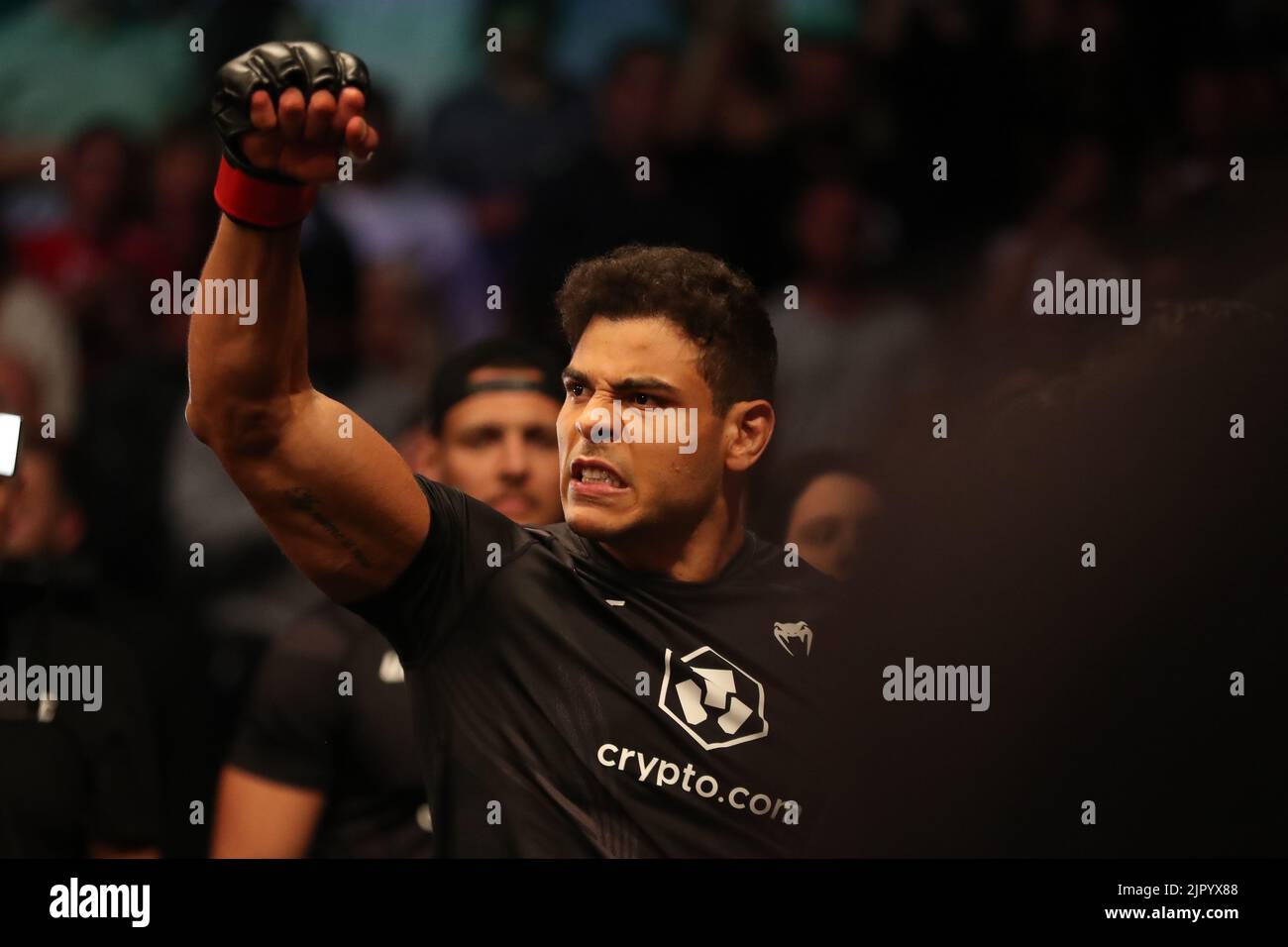 Salt Lake City, Stati Uniti. 20th ago, 2022. SALT LAKE CITY, UT - 20 AGOSTO: Paulo Costa si prepara a combattere Luke Rockhold nel loro incontro di Middlewight durante la UFC 278 alla Vivint Arena il 20 agosto 2022 a Salt Lake City, Utah, Stati Uniti. (Foto di Alejandro Salazar/PxImages) Credit: PX Images/Alamy Live News Foto Stock