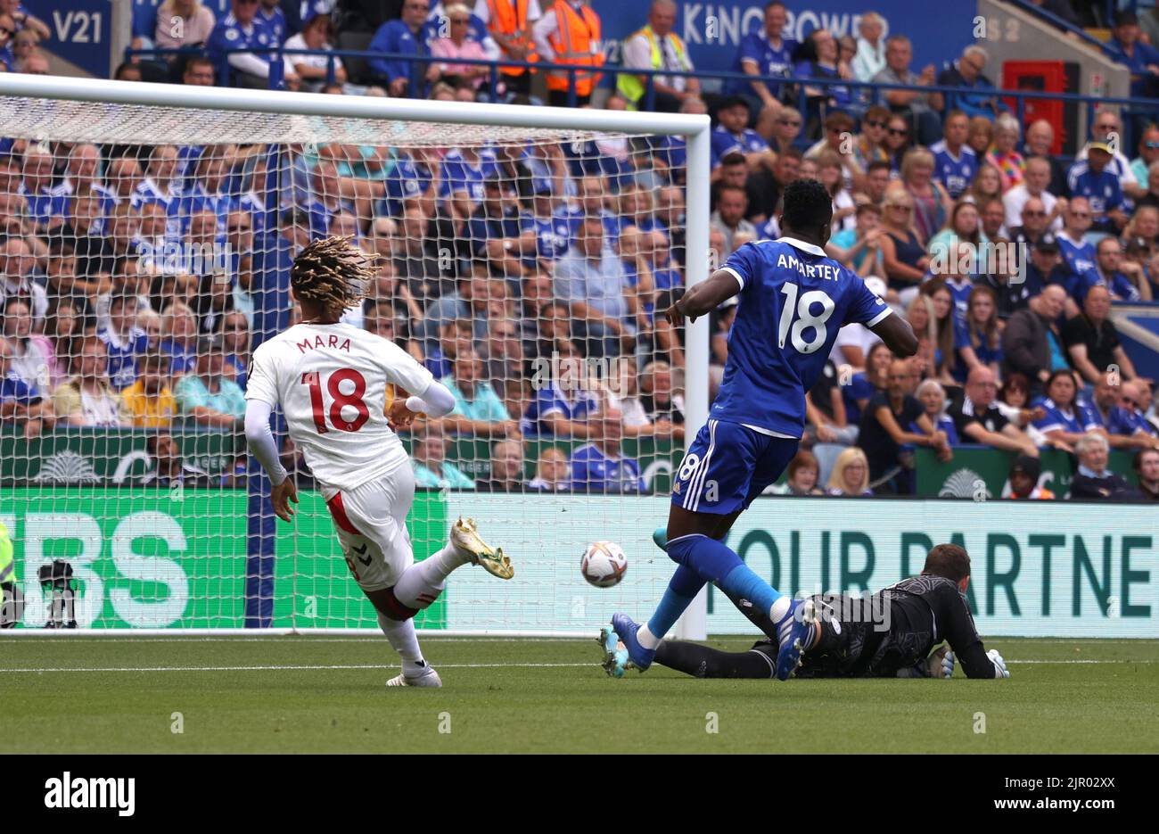 Leicester, Regno Unito. 20th ago, 2022. Sekou Mara (S) mette la palla sul retro della rete, ma l'obiettivo è stato vietato per i fuori-side alla partita Leicester City contro Southampton EPL Premier League, al King Power Stadium, Leicester, Regno Unito, il 20 agosto 2022 credito: Paul Marriott/Alamy Live News Foto Stock