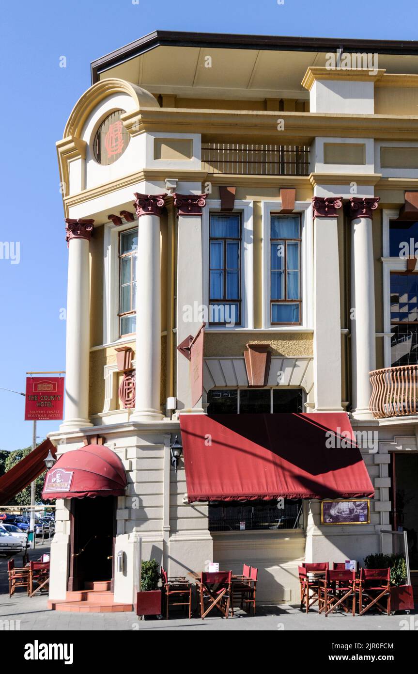 L'hotel a cinque stelle County Browning Street, a Napier, una città costiera sulla Hawkes Bay, sull'Isola del Nord, in Nuova Zelanda. Ricostruito dopo un terremoto del 1931, Foto Stock