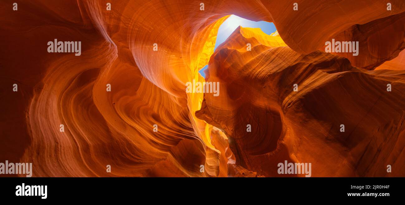 Le splendide formazioni di arenaria dell'Antelope Canyon. Lake Powell Navajo Tribal Park, Arizona, Stati Uniti. Foto Stock