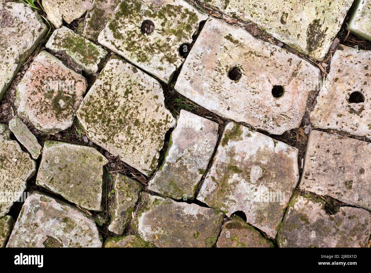 Vecchio pavimento di mattoni primo piano. Texture in mattoni d'epoca, vista dall'alto Foto Stock