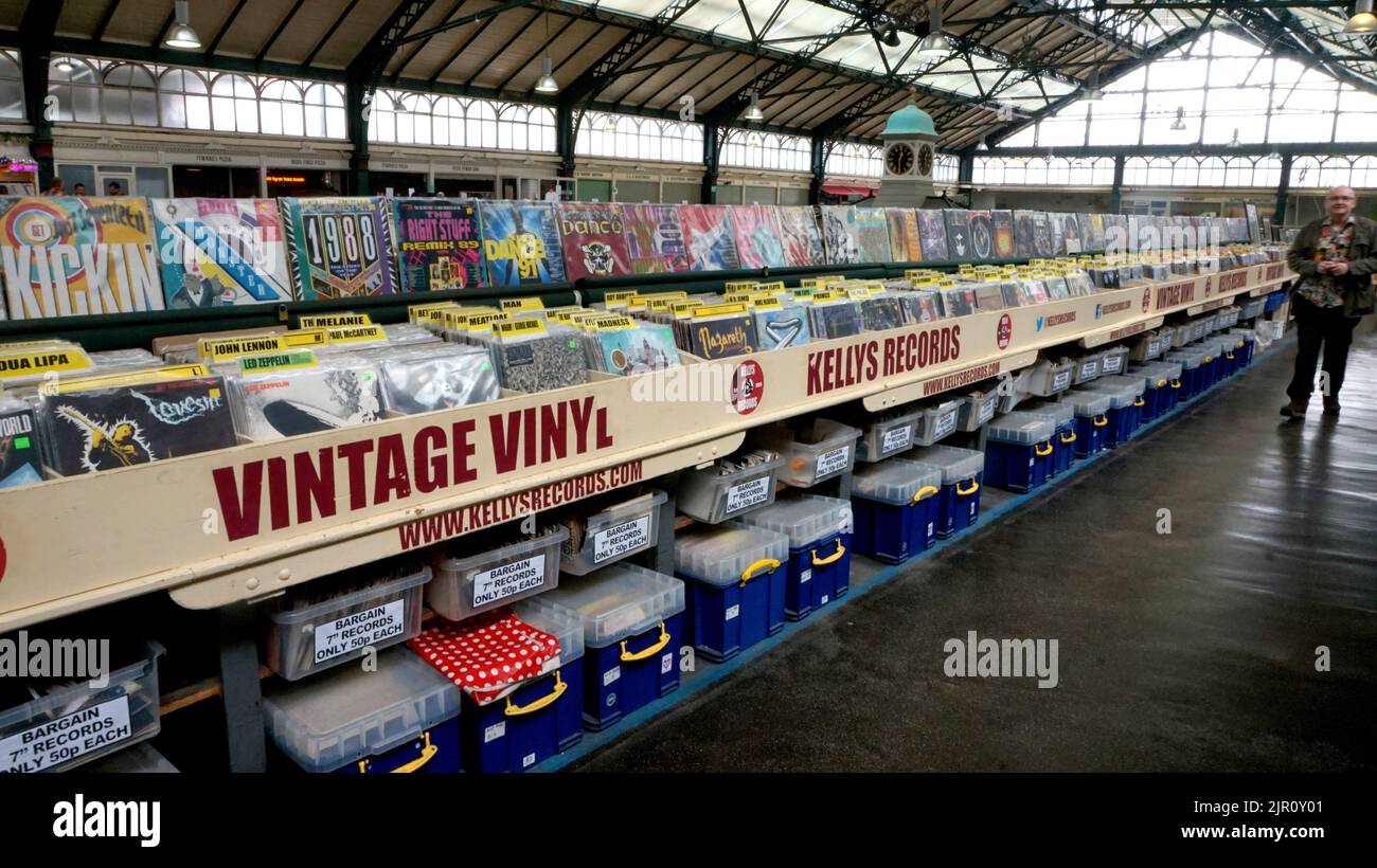 Kellys Records, nel mercato di Cardiff, fondata negli anni '1970s. Uno dei più grandi negozi di dischi in vinile di seconda mano in Gran Bretagna. Foto Stock