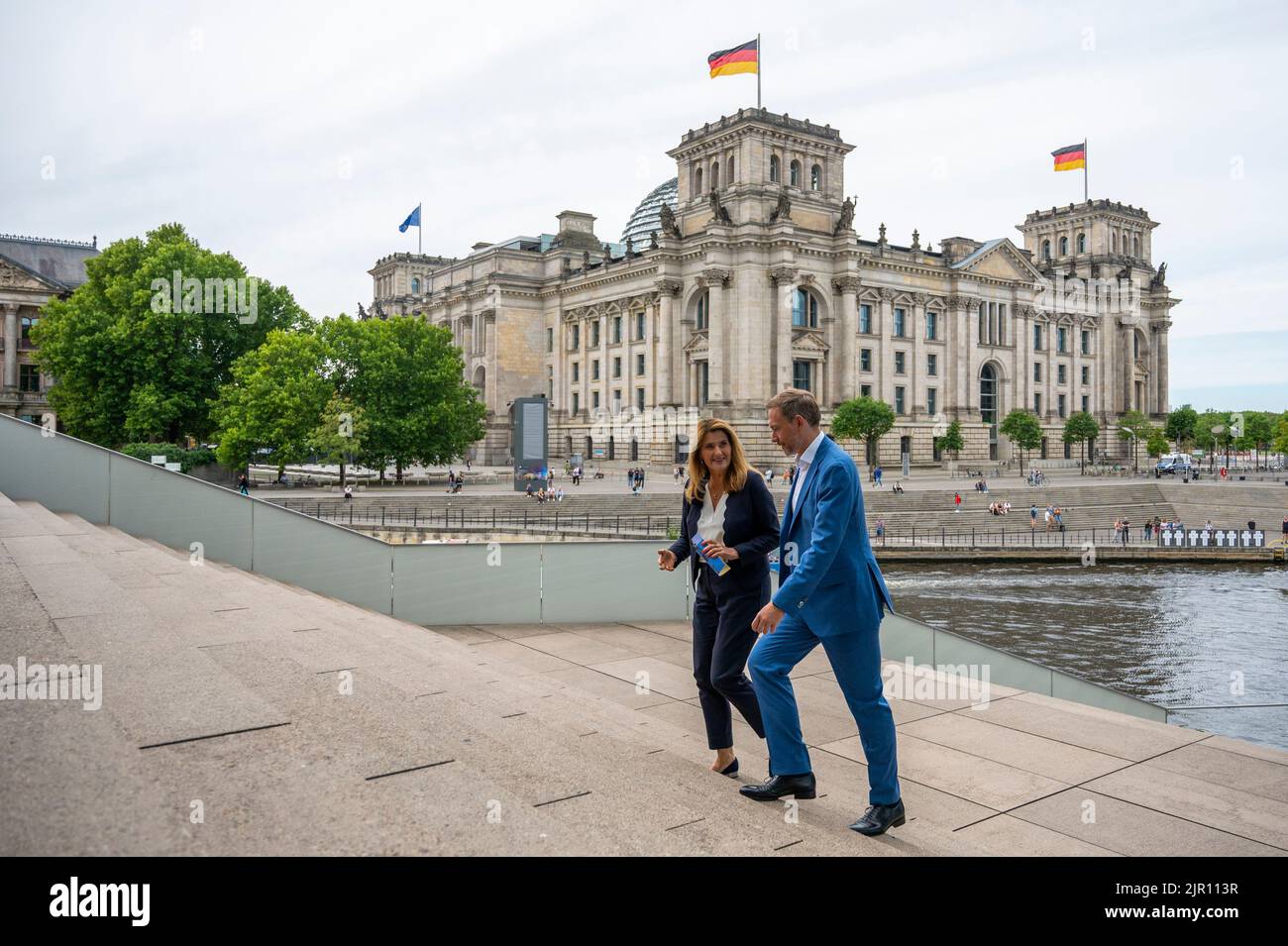 Berlino, Germania. 21st ago, 2022. Christian Lindner (FDP), Ministro federale delle finanze, arriva per l'intervista estiva del "rapporto di Berlino" dell'ARD sulla terrazza della Marie-Elisabeth-Lüders-Haus con Tina Hassel, responsabile dell'ARD Capital Studio. Credit: Christophe Gateau/dpa/Alamy Live News Foto Stock