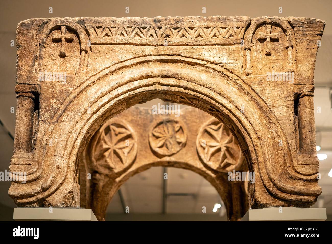 Ciborio o baldacchino da una chiesa bizantina. Foto Stock