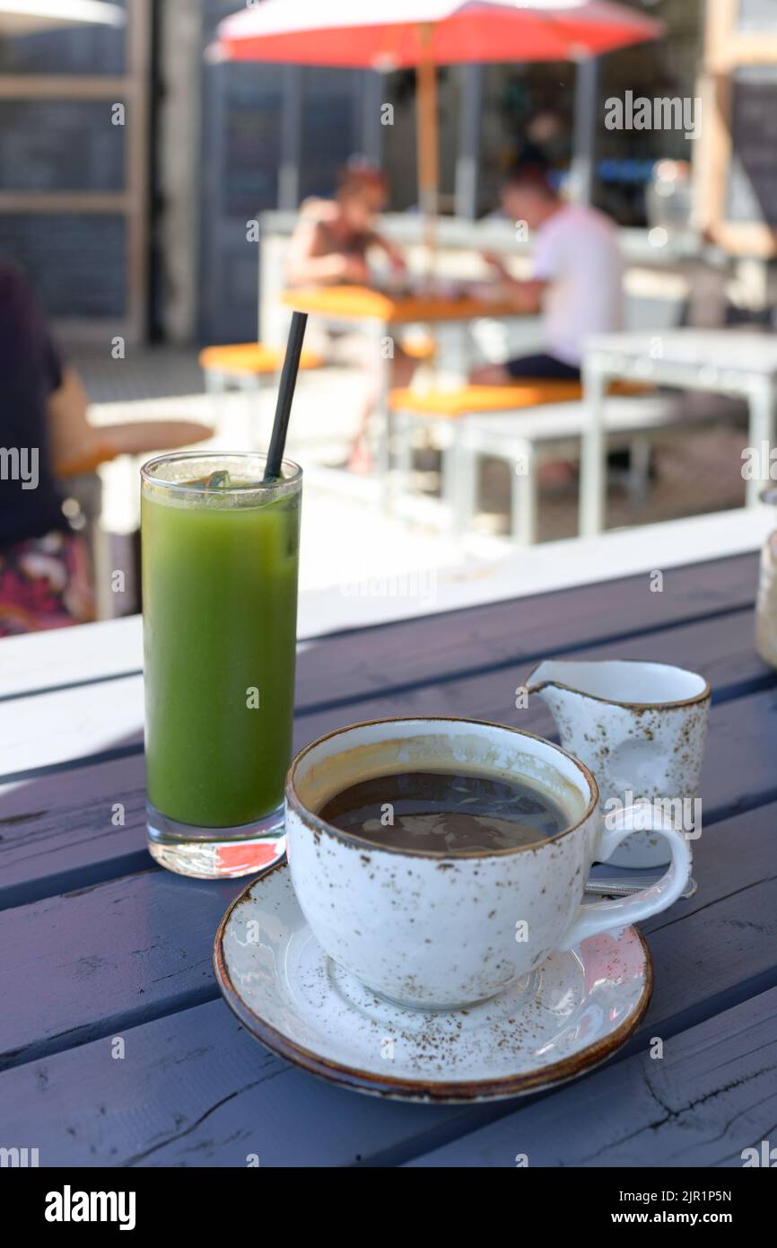 La caffetteria Funicolare - caffè e succo di Matcha Green - la Parata, Viking Bay Beachfront, Broadstairs, Kent, UK Foto Stock