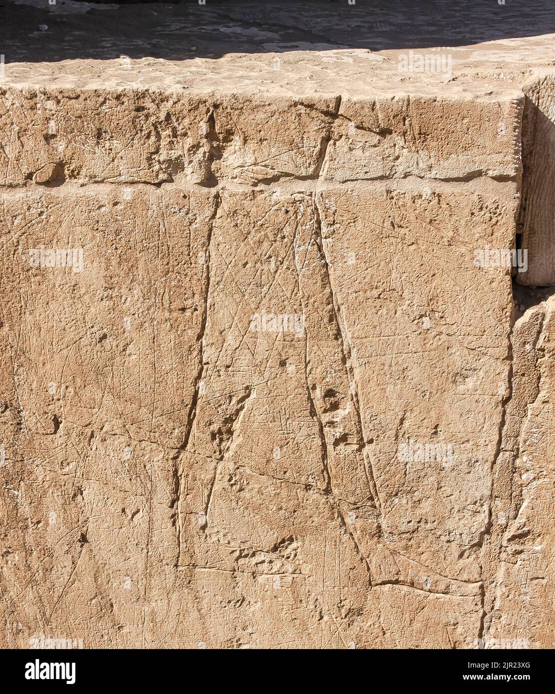 Egypte, Saqqara vicino al Cairo, tomba del nuovo Regno di Horemheb, graffito di un re, sul primo pilone. Foto Stock
