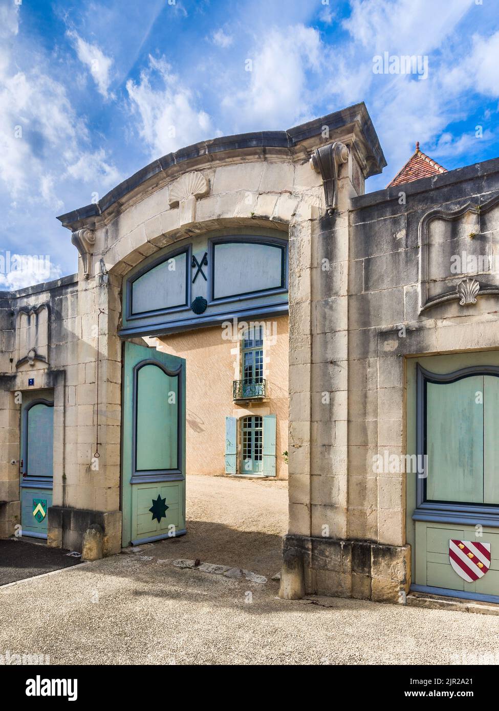 Elegante porta di proprietà privata in Rue Nouvelle, Montmorillon, Vienne (86), Francia. Foto Stock
