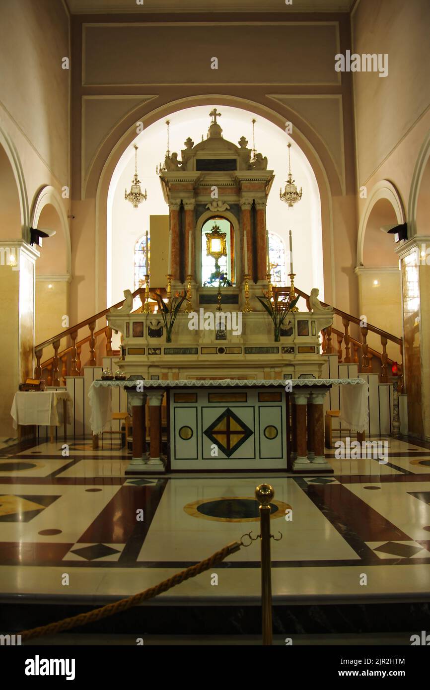 Santuario del Santo volto di Manoppello - Abruzzo - interno della chiesa con vista sull'altare Foto Stock