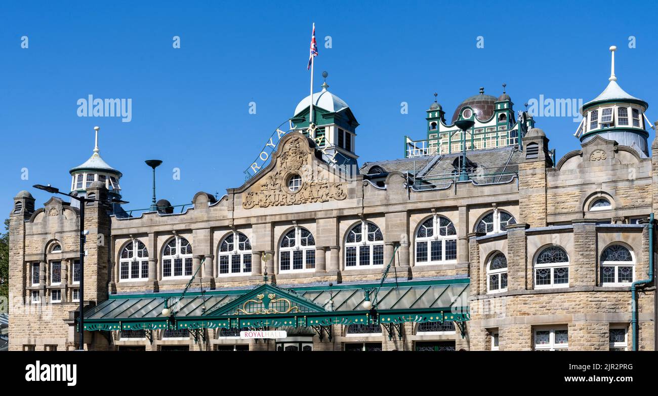 Facciata della Royal Hall, Harrogate Theatre, Rippon Road, Harrogate, Yorkshire, Inghilterra, Regno Unito - edificio classificato di II* Foto Stock