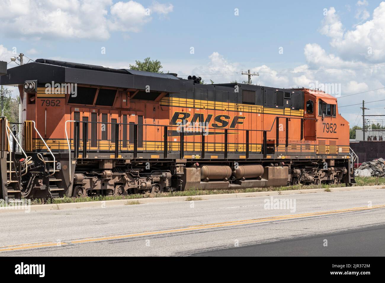 Kokomo - circa Agosto 2022: Locomotiva ferroviaria BNSF. BNSF è una filiale ferroviaria di Berkshire Hathaway con 32.500 miglia di binario. Foto Stock