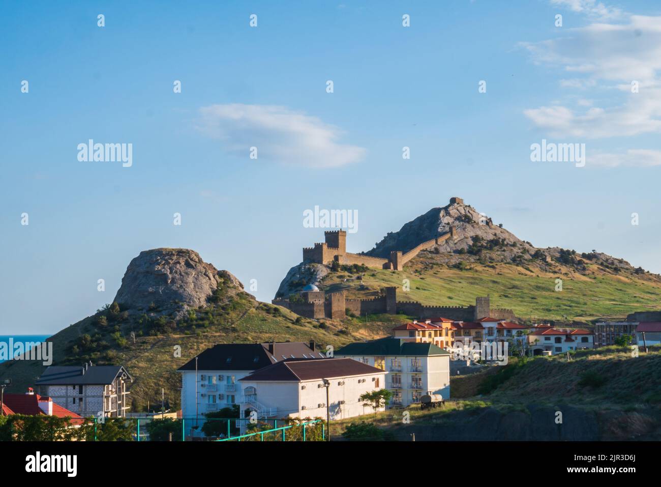 La vecchia fortezza con mura e torri. Foto Stock