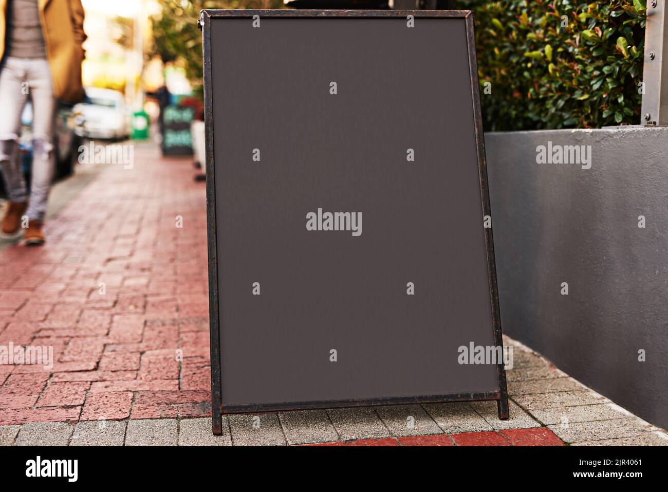 Sul menu oggi... un cartello marciapiede con spazio per aggiungere il tuo testo. Foto Stock