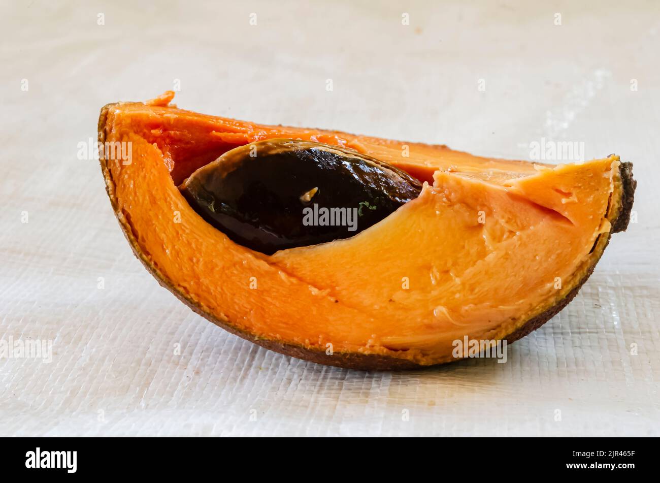 Mamey Sapote Slice con un seme Foto Stock