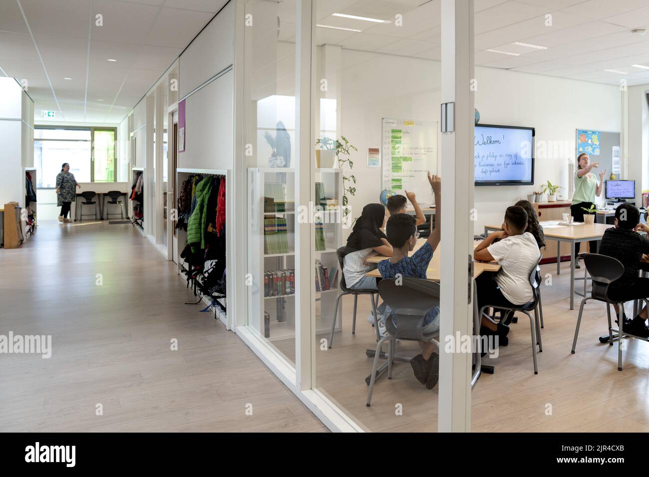 2022-08-22 08:35:54:19 UTRECHT - alunni della scuola elementare OBS de Gagel il primo giorno del 2022 - 2023 anno scolastico. Le scuole primarie e secondarie nel centro del paese ricomincia, dopo sei settimane di vacanza. LEVIGATRICE ANP KONING olanda fuori - belgio fuori Foto Stock