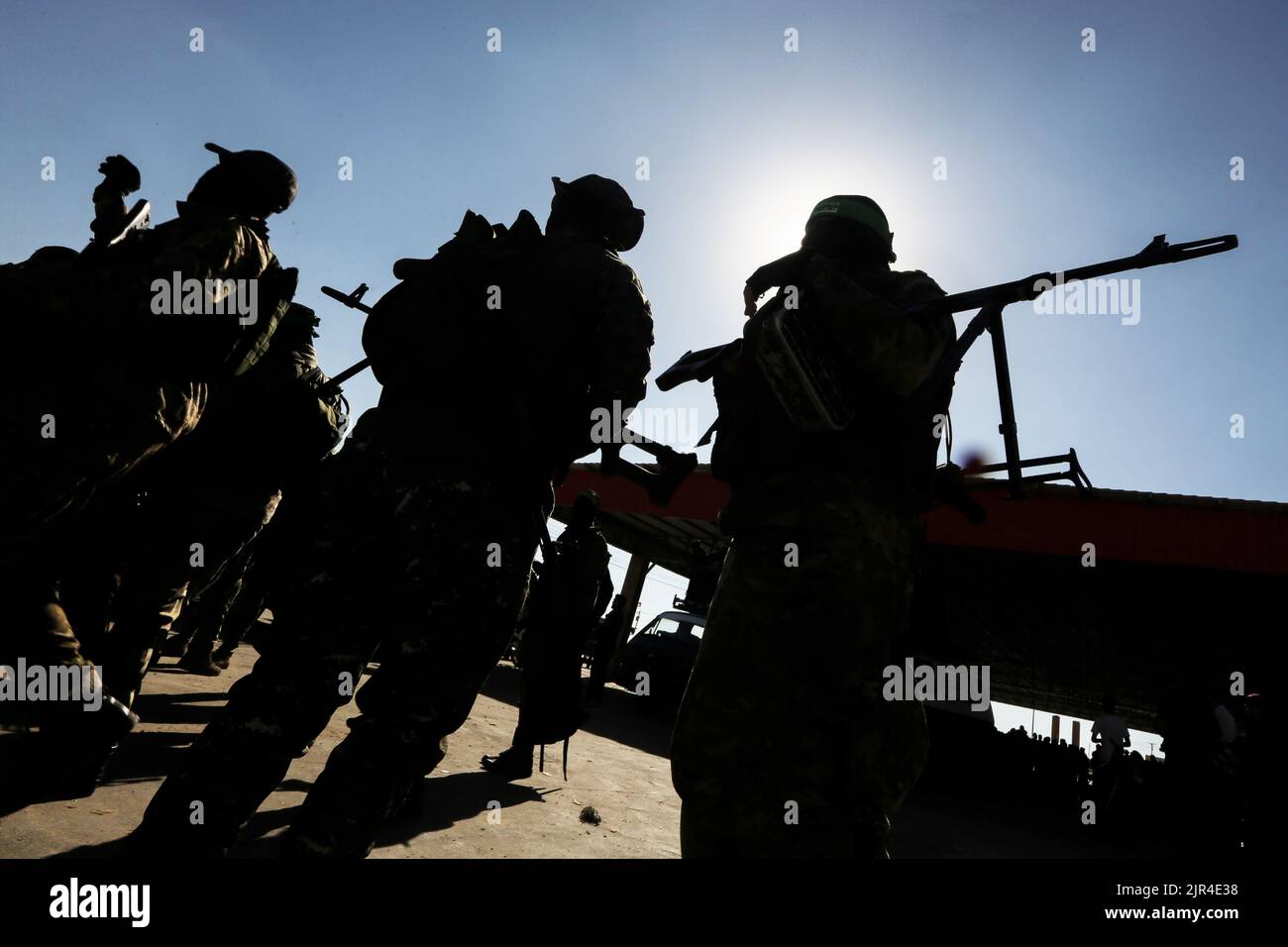 Uomini di guerra delle Brigate Izz al-DIN al-Qassam, l'ala militare di Hamas, durante una marcia militare anti-Israele a Gaza City, striscia di Gaza. Palestina. Foto Stock