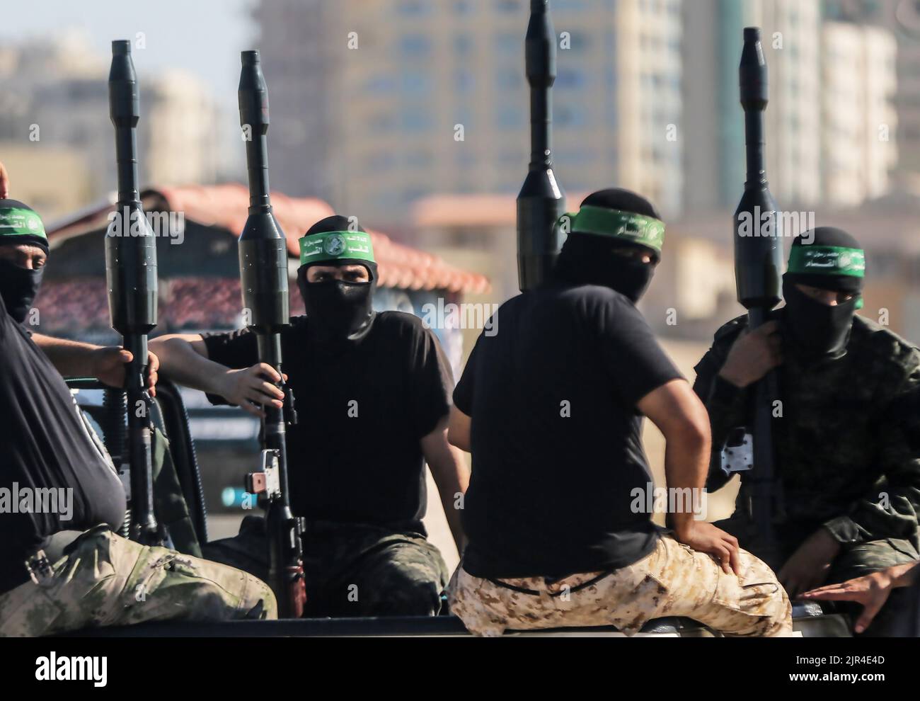 Uomini di guerra delle Brigate Izz al-DIN al-Qassam, l'ala militare di Hamas, durante una marcia militare anti-Israele a Gaza City, striscia di Gaza. Palestina. Foto Stock